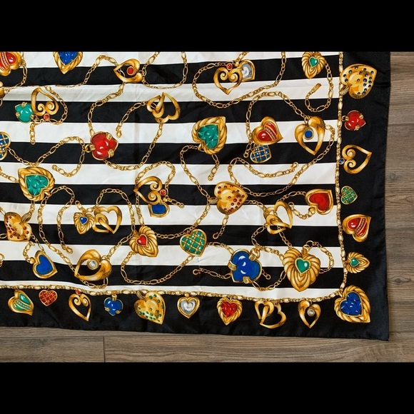 Victoria secret scarf - Picture 2 of 6